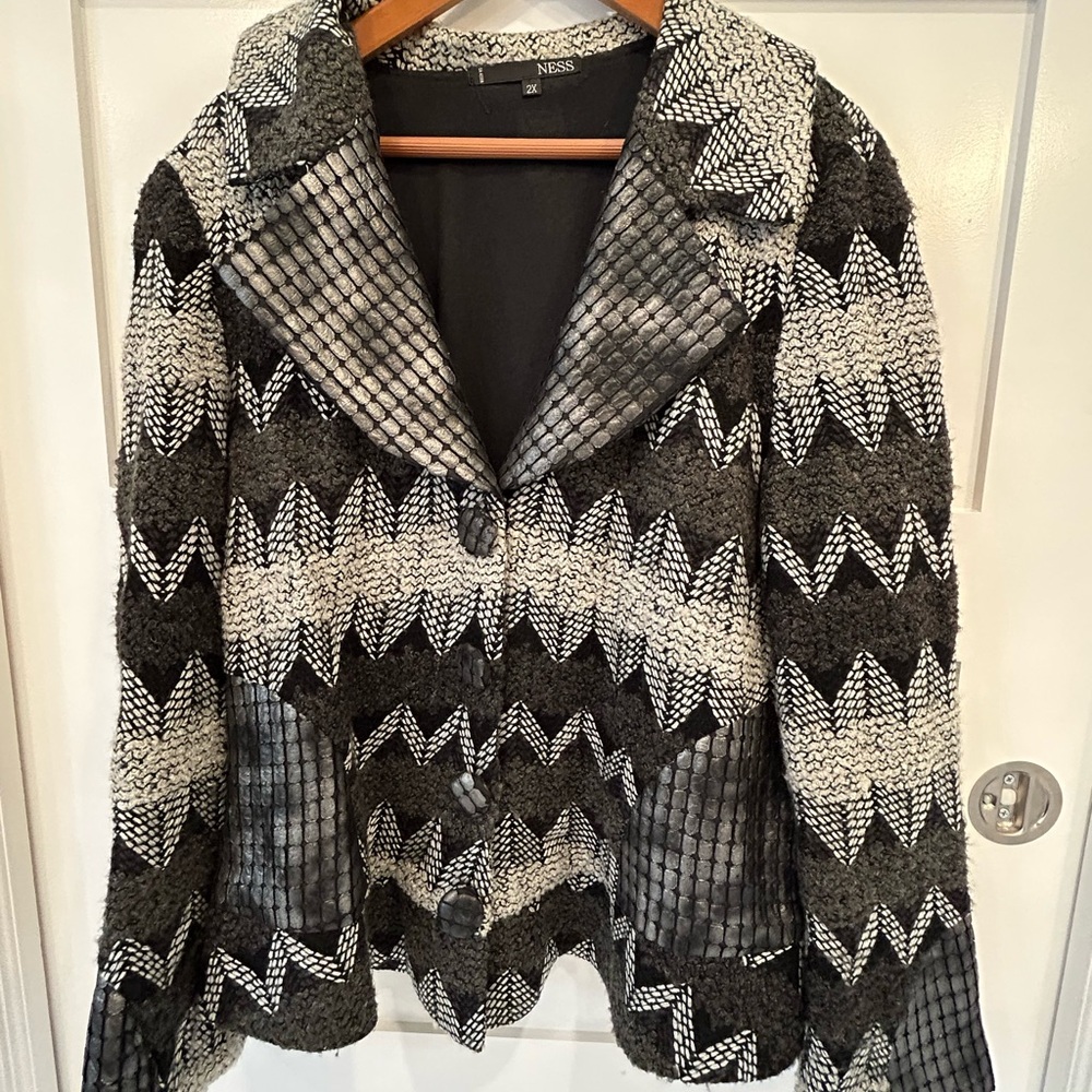 Chic Black and Gray Women's Blazer